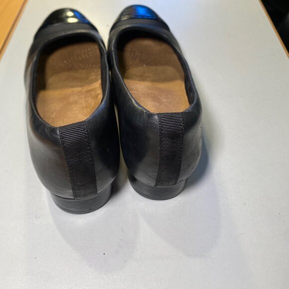 Clarks - Size 8M - Juliet Monte slip on, black caps - Picture 5 of 11